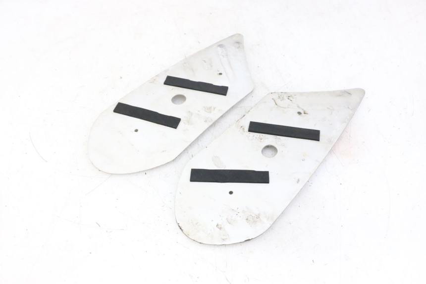 photo de TAPIS MARCHE PIED PEUGEOT STREETZONE I 2T 50 (2018 - 2020) - Zoom état d’usage