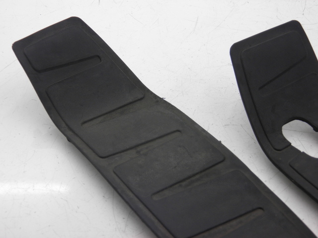 photo de TAPIS MARCHE PIED PIAGGIO MP3 400 (2007 - 2009) - Détail de la pièce