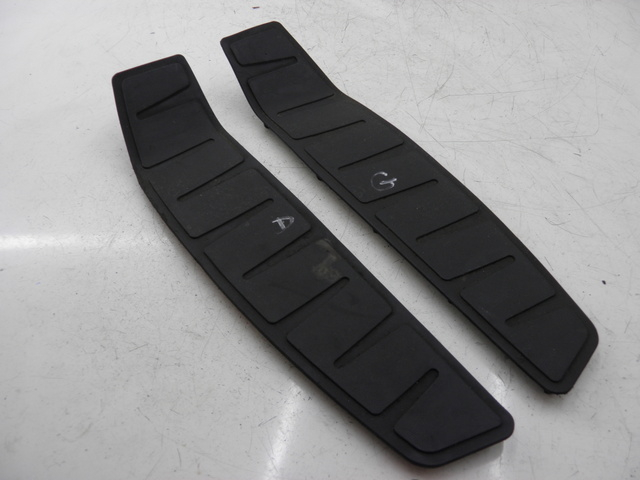 photo de TAPIS MARCHE PIED PIAGGIO MP3 RL 125 (2006 - 2014) - Vue principale