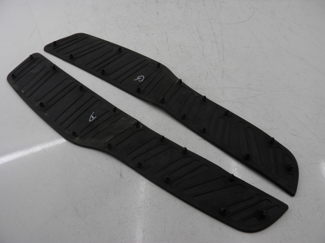photo de TAPIS MARCHE PIED PIAGGIO XEVO - X EVO 125 (2010 - 2015) - Détail de la pièce