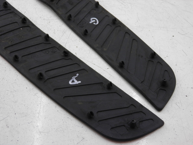 photo de TAPIS MARCHE PIED PIAGGIO XEVO - X EVO 125 (2007 - 2017) - Autre angle de vue