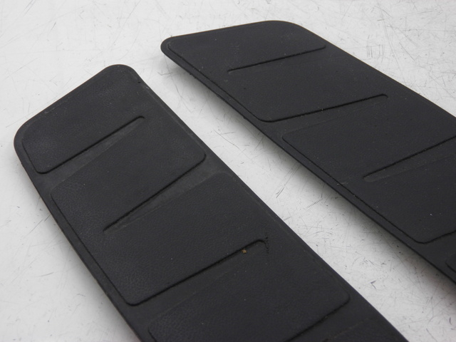 photo de TAPIS MARCHE PIED PIAGGIO XEVO - X EVO 125 (2007 - 2017) - Gros plan technique