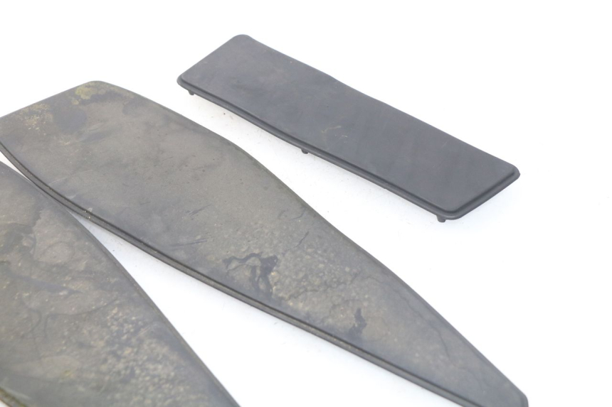 photo de TAPIS MARCHE PIED PEUGEOT SATELIS 300 (2012 - 2015) - Zoom état d’usage