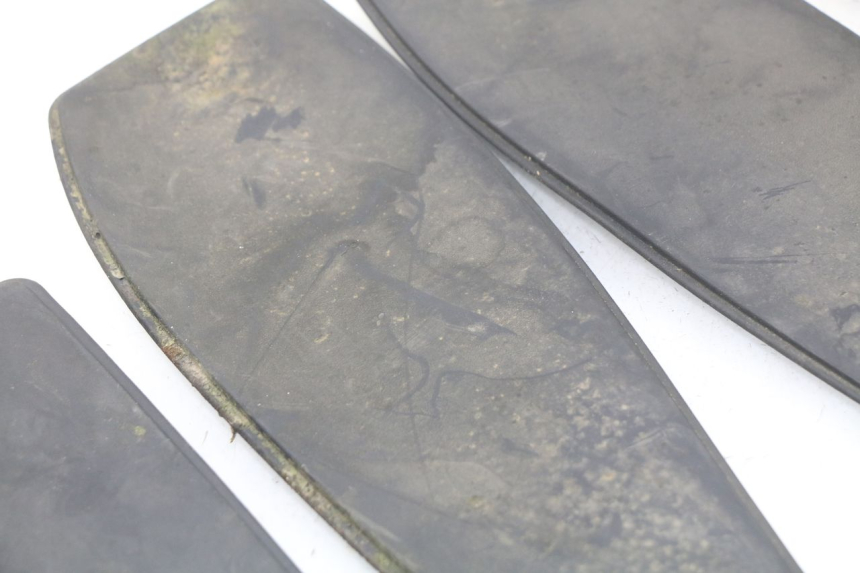 photo de TAPIS MARCHE PIED PEUGEOT SATELIS 300 (2012 - 2015) - Autre angle de vue