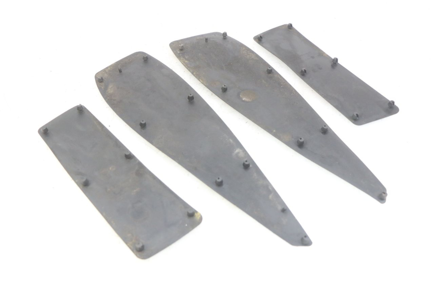 photo de TAPIS MARCHE PIED PEUGEOT SATELIS 125 (2010 - 2012) - Détail de la pièce