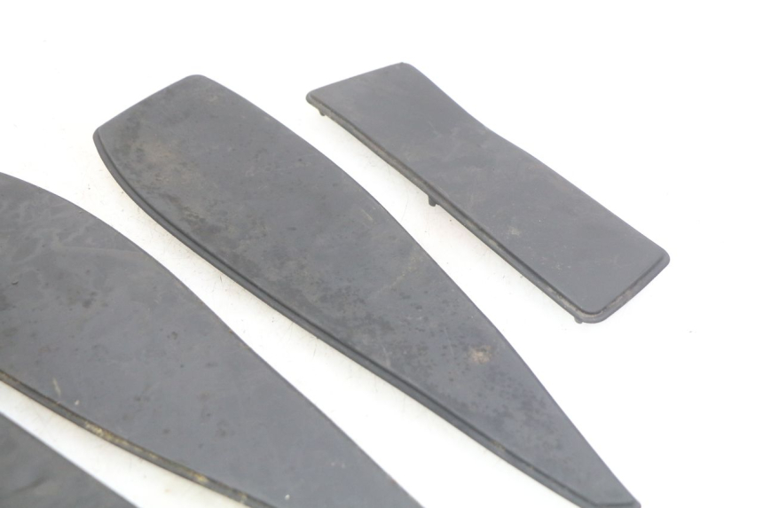 photo de TAPIS MARCHE PIED PEUGEOT SATELIS 125 (2010 - 2012) - Autre angle de vue