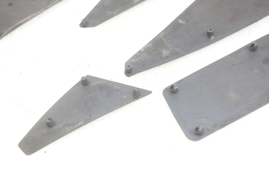 photo de TAPIS MARCHE PIED PEUGEOT SATELIS 125 (2006 - 2009) - Autre angle de vue