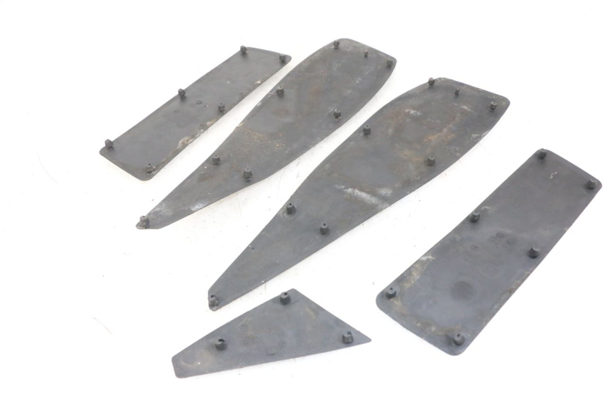 photo de TAPIS MARCHE PIED PEUGEOT SATELIS 125 (2006 - 2009) - Zoom état d’usage