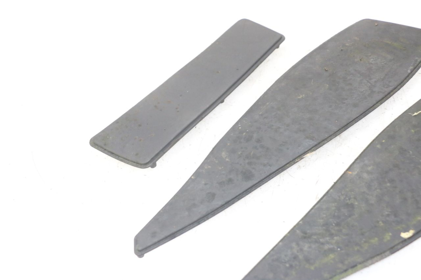 photo de TAPIS MARCHE PIED PEUGEOT SATELIS 125 (2006 - 2009) - Autre angle de vue