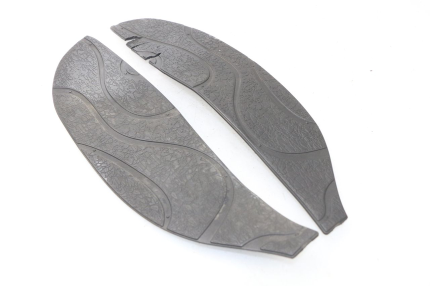 photo de TAPIS MARCHE PIED APRILIA SCARABEO GT 125 (1999 - 2007) - Vue principale