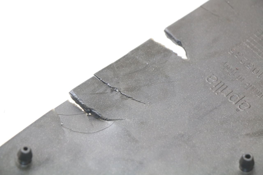 photo de TAPIS MARCHE PIED APRILIA SCARABEO GT 125 (1999 - 2007) - Détail de la pièce