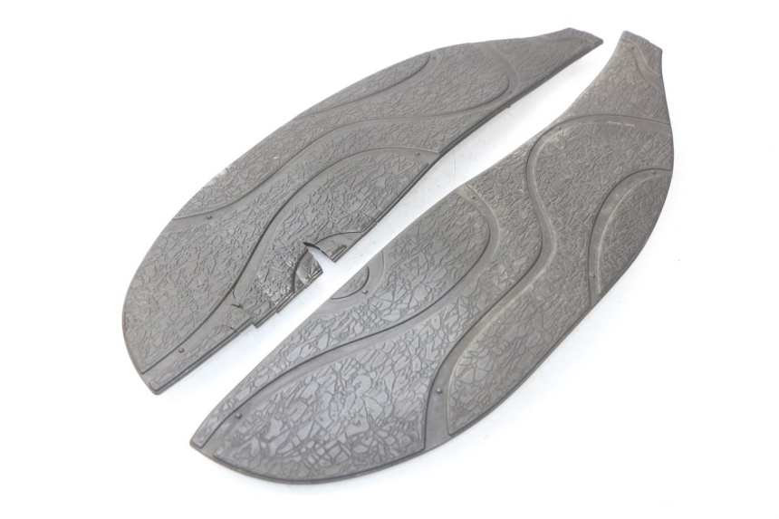 photo de TAPIS MARCHE PIED APRILIA SCARABEO GT 125 (1999 - 2007) - Gros plan technique