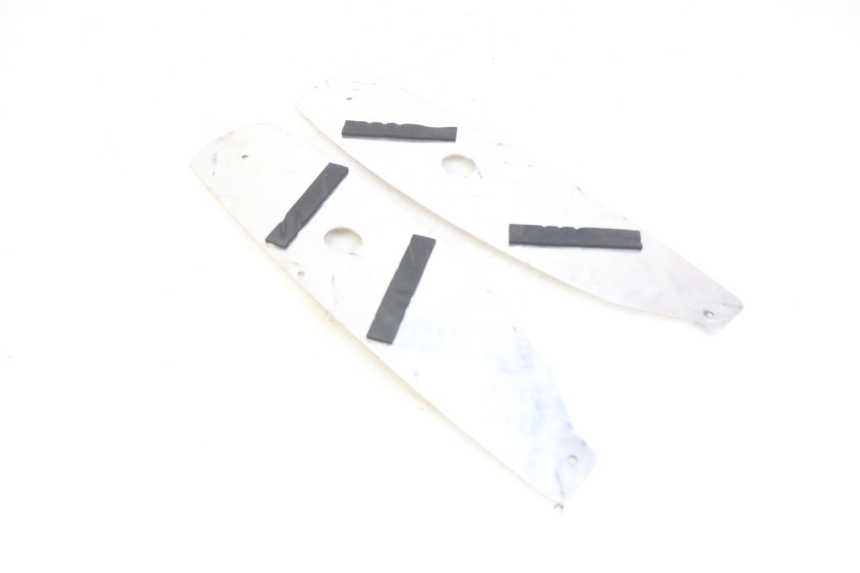 photo de TAPIS MARCHE PIED PEUGEOT SPEEDFIGHT 3 AIR 50 (2009 - 2015) - Détail de la pièce