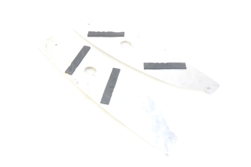 photo de TAPIS MARCHE PIED PEUGEOT SPEEDFIGHT 3 AIR 50 (2009 - 2015) - Zoom état d’usage