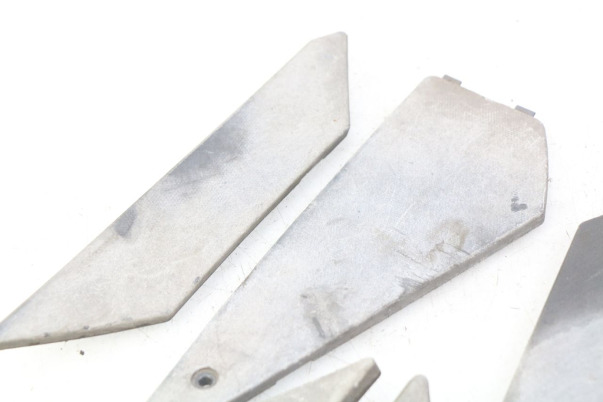 photo de TAPIS MARCHE PIED APRILIA SR 2T 50 (2012 - 2017) - Autre angle de vue