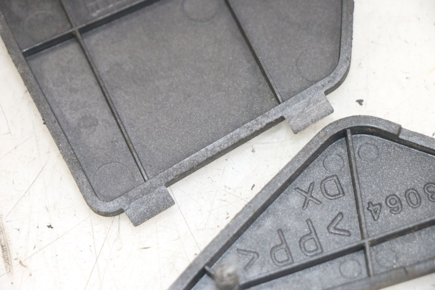 photo de TAPIS MARCHE PIED APRILIA SR 2T 50 (2012 - 2017) - Zoom état d’usage