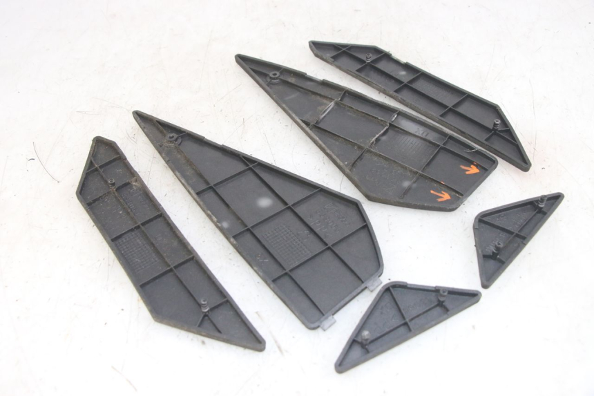 photo de TAPIS MARCHE PIED APRILIA SR 2T 50 (2012 - 2017) - Autre angle de vue