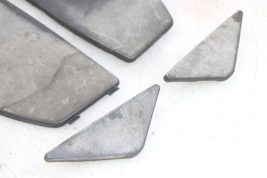 photo de TAPIS MARCHE PIED APRILIA SR 2T 50 (2012 - 2017) - Gros plan technique