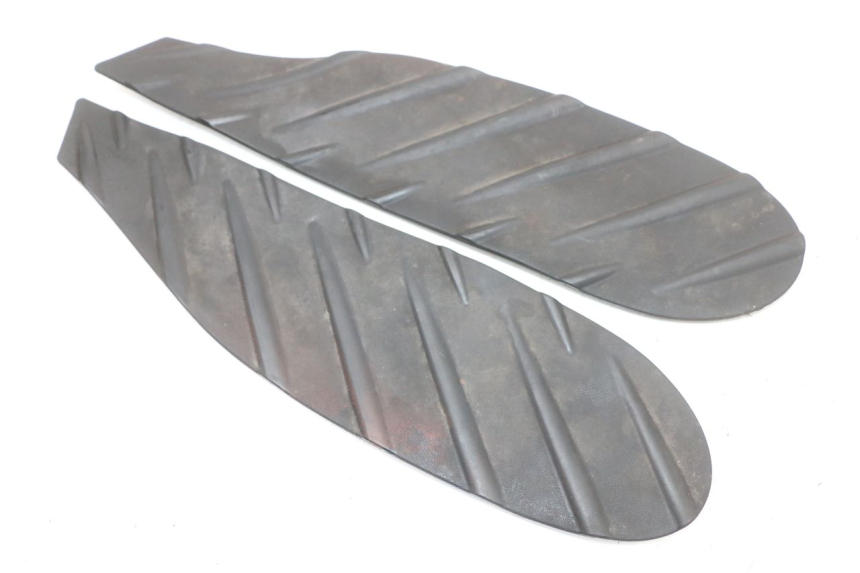 photo de TAPIS MARCHE PIED APRILIA SR CARB LC 2T 50 (2004 - 2012) - Détail de la pièce