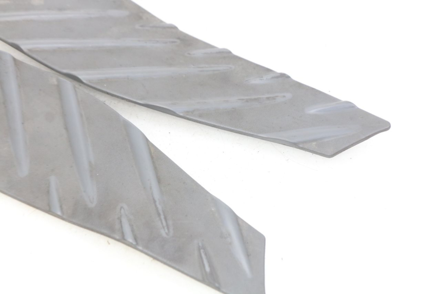 photo de TAPIS MARCHE PIED APRILIA SR LC 50 (1997 - 2004) - Zoom état d’usage