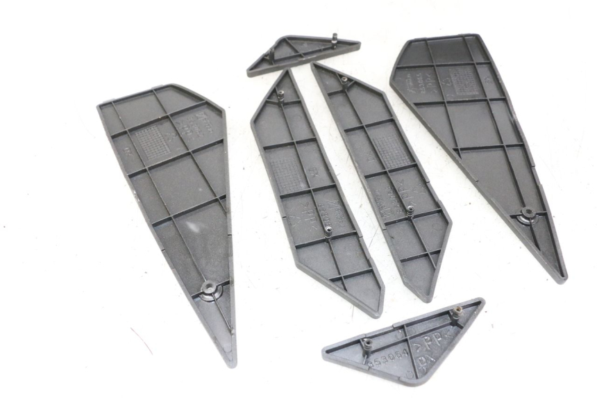 photo de TAPIS MARCHE PIED APRILIA SR MOTARD 50 (2012 - 2018) - Détail de la pièce