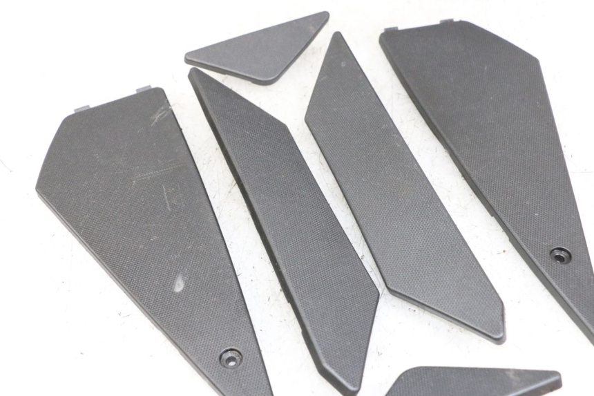 photo de TAPIS MARCHE PIED APRILIA SR MOTARD 50 (2012 - 2018) - Zoom état d’usage