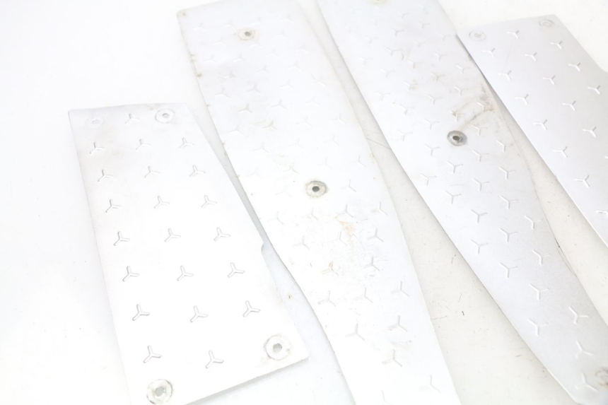 photo de TAPIS MARCHE PIED RAZZO STEED 125 (2012 - 2018) - Zoom état d’usage