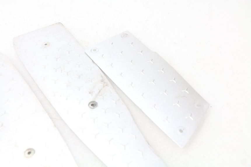 photo de TAPIS MARCHE PIED RAZZO STEED 125 (2012 - 2018) - Autre angle de vue