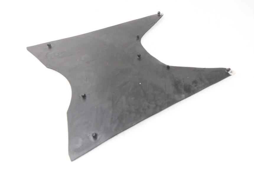 photo de TAPIS MARCHE PIED FYM STRADA 50 (2007 - 2014) - Détail de la pièce