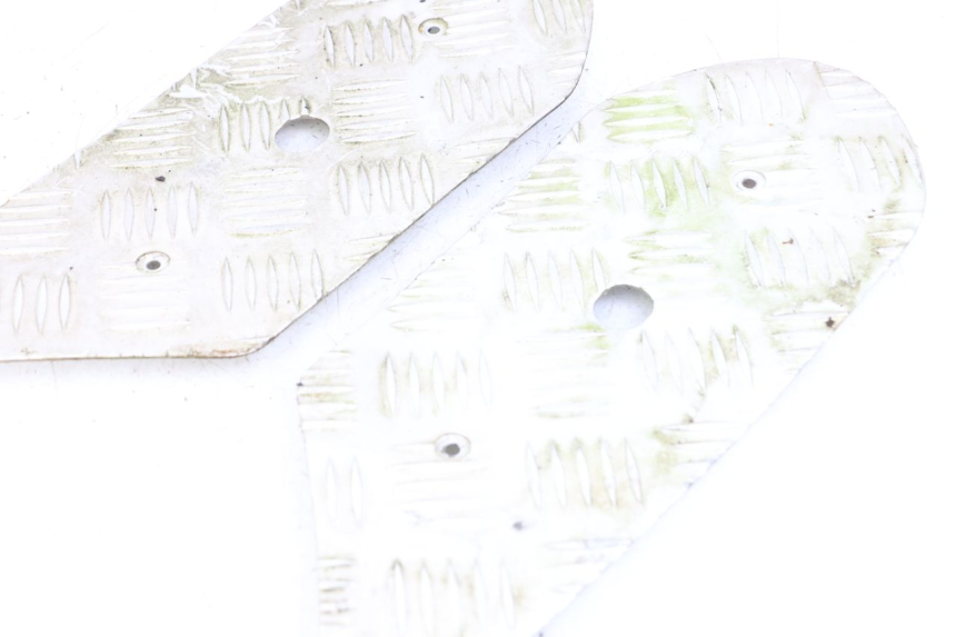 photo de TAPIS MARCHE PIED PEUGEOT STREETZONE 2T 50 (2014 - 2019) - Zoom état d’usage