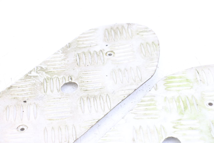 photo de TAPIS MARCHE PIED PEUGEOT STREETZONE 2T 50 (2014 - 2019) - Autre angle de vue