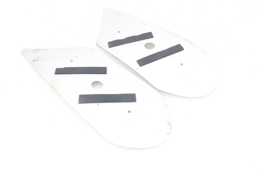 photo de TAPIS MARCHE PIED PEUGEOT STREETZONE 4T 50 (2018 - 2023) - Détail de la pièce