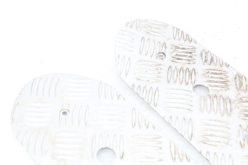 photo de TAPIS MARCHE PIED PEUGEOT STREETZONE 4T 50 (2018 - 2023) - Autre angle de vue