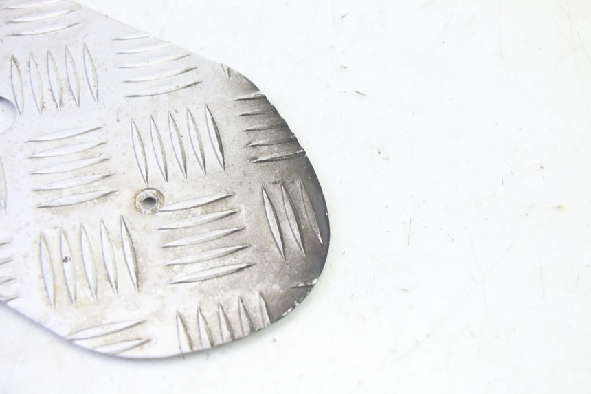 photo de TAPIS MARCHE PIED PEUGEOT STREETZONE I 2T 50 (2018 - 2020) - Zoom état d’usage