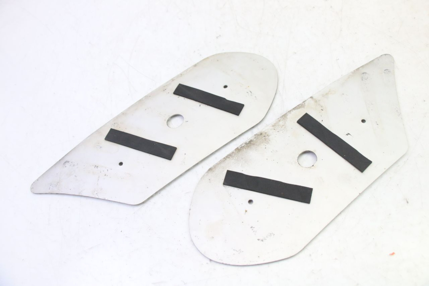 photo de TAPIS MARCHE PIED PEUGEOT STREETZONE I 2T 50 (2018 - 2020) - Gros plan technique