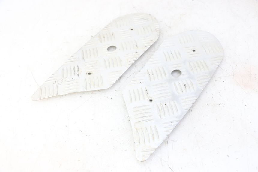 photo de TAPIS MARCHE PIED PEUGEOT STREETZONE I NAKED 2T 50 (2018 - 2020) - Autre angle de vue