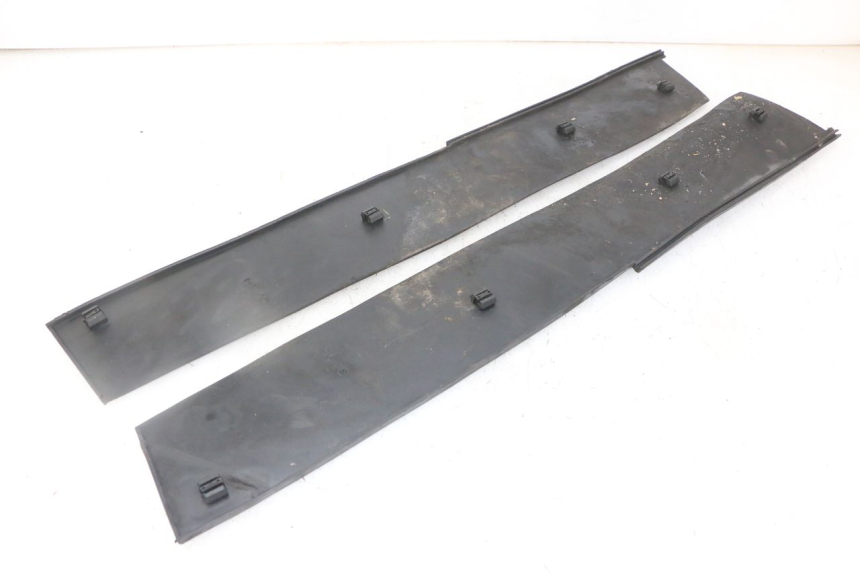 photo de TAPIS MARCHE PIED PIAGGIO SUPER LX 125 (2000 - 2003) - Détail de la pièce