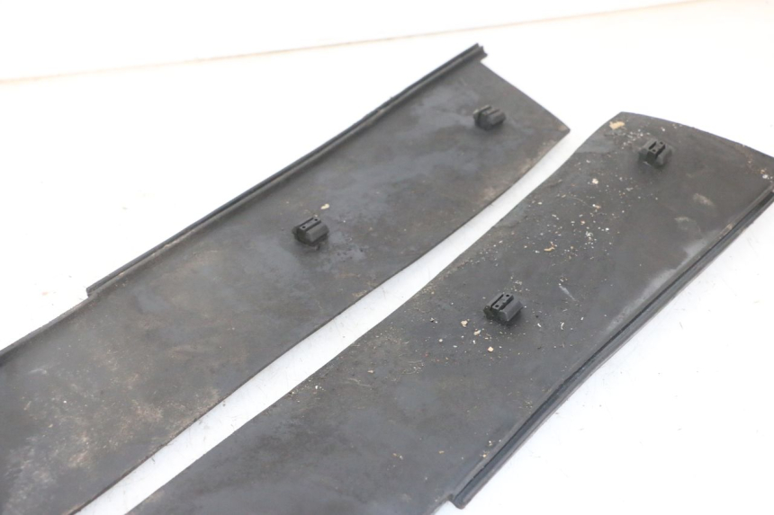 photo de TAPIS MARCHE PIED PIAGGIO SUPER LX 125 (2000 - 2003) - Autre angle de vue