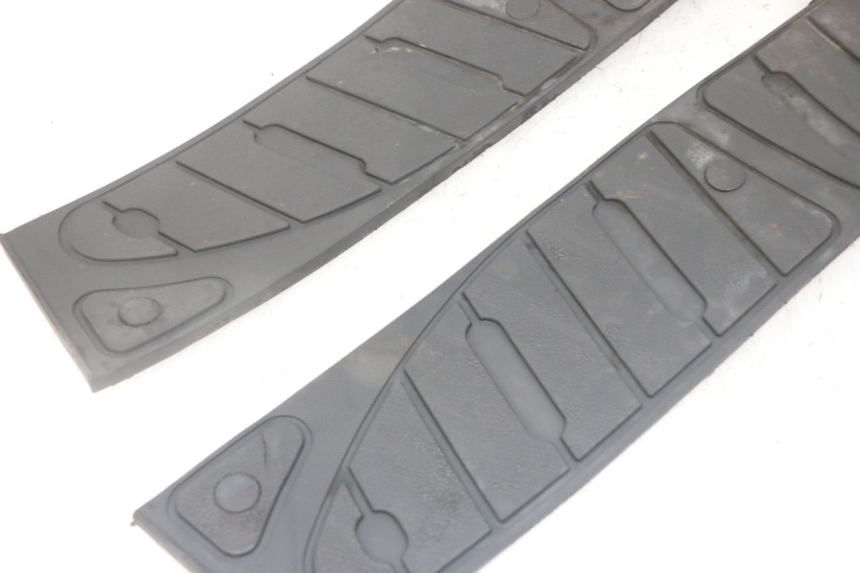 photo de TAPIS MARCHE PIED PIAGGIO SUPER LX 125 (2000 - 2003) - État de surface