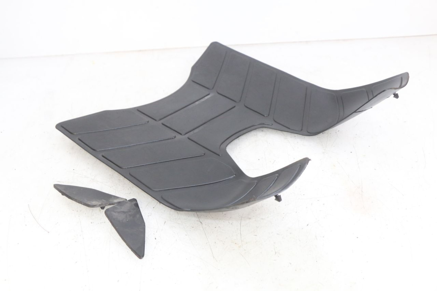 photo de TAPIS MARCHE PIED PEUGEOT SV 125 (1991 - 1994) - Zoom état d’usage