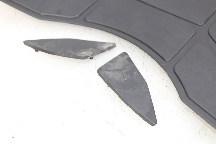 photo de TAPIS MARCHE PIED PEUGEOT SV 125 (1991 - 1994) - Autre angle de vue