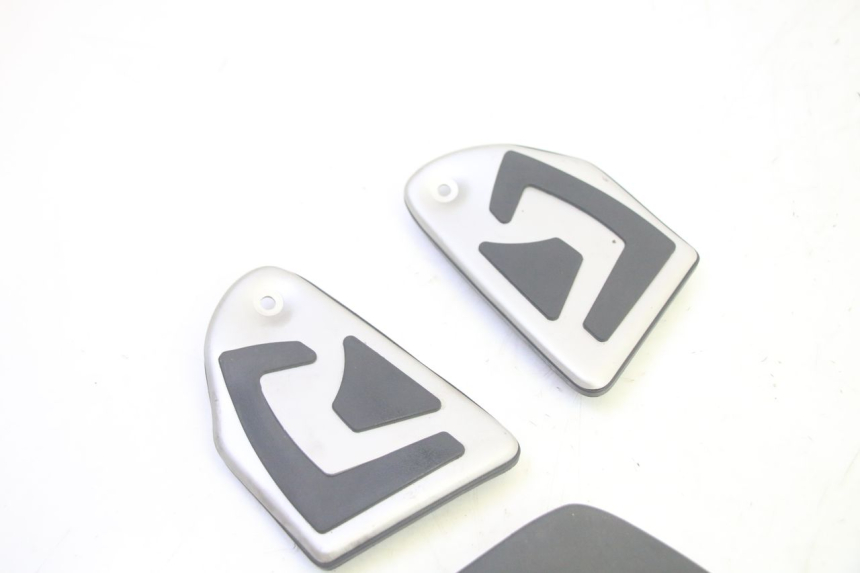 photo de TAPIS MARCHE PIED YAMAHA TRICITY 300 (2020 - 2024) - Détail de la pièce