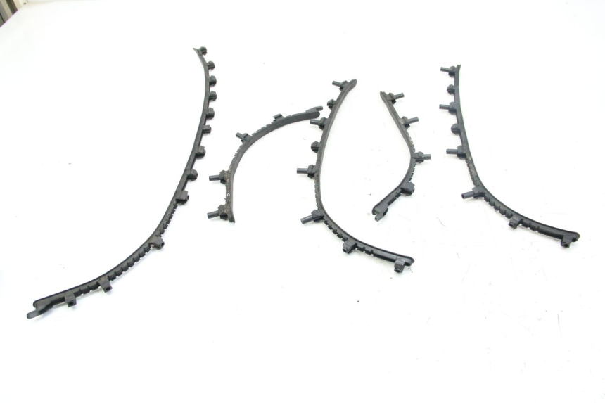 photo de TAPIS MARCHE PIED PIAGGIO VESPA GRANTURISMO 125 (2003 - 2007) - Détail de la pièce