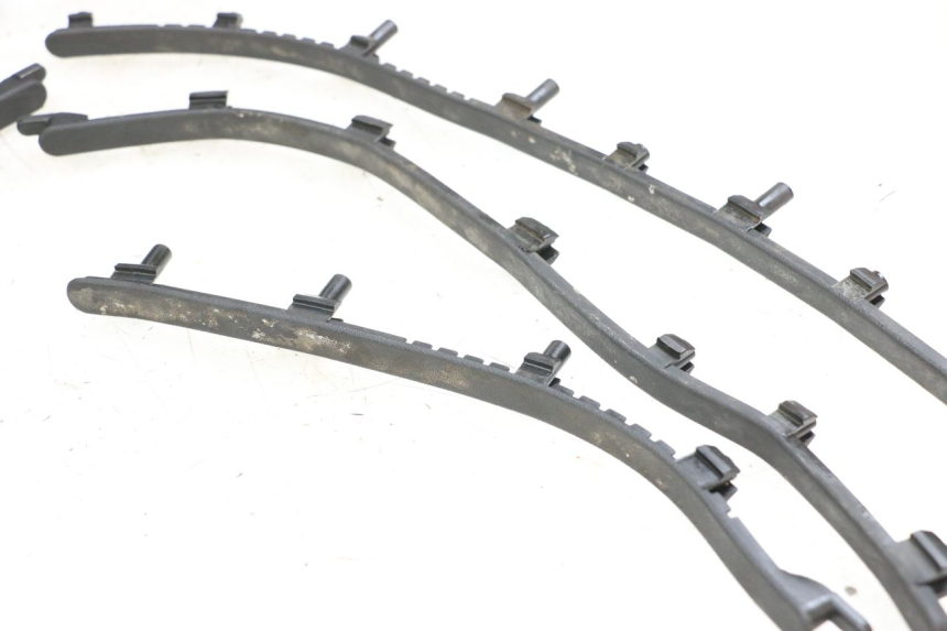 photo de TAPIS MARCHE PIED PIAGGIO VESPA LX 125 (2005 - 2010) - Détail de la pièce