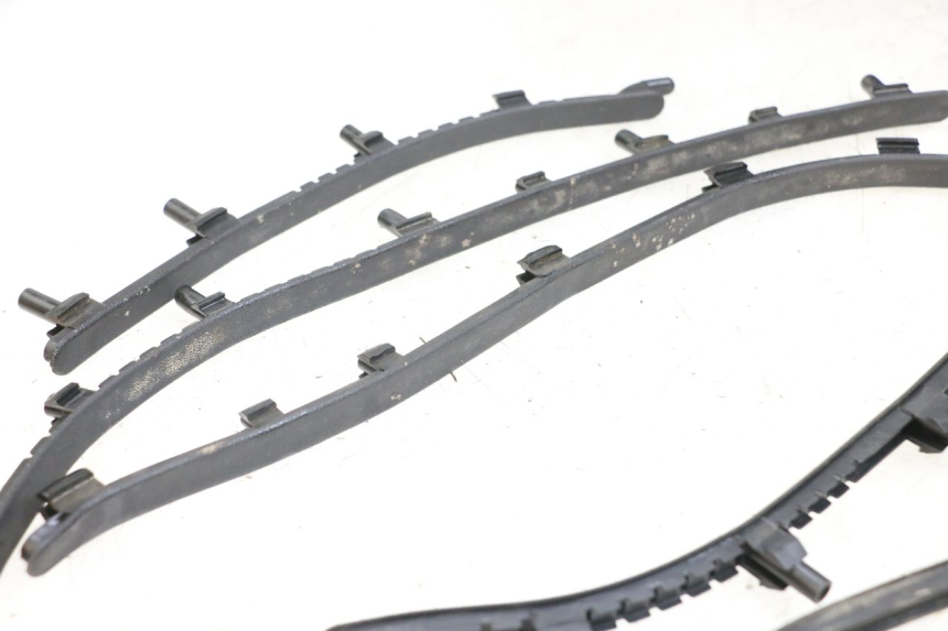 photo de TAPIS MARCHE PIED PIAGGIO VESPA LX 125 (2005 - 2010) - Zoom état d’usage