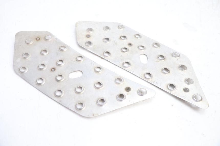 photo de TAPIS MARCHE PIED PEUGEOT VIVACITY 50 (2004 - 2009) - État de surface
