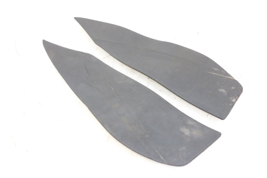 photo de TAPIS MARCHE PIED YAMAHA XMAX X-MAX ABS 125 (2017 - 2020) - Zoom état d’usage