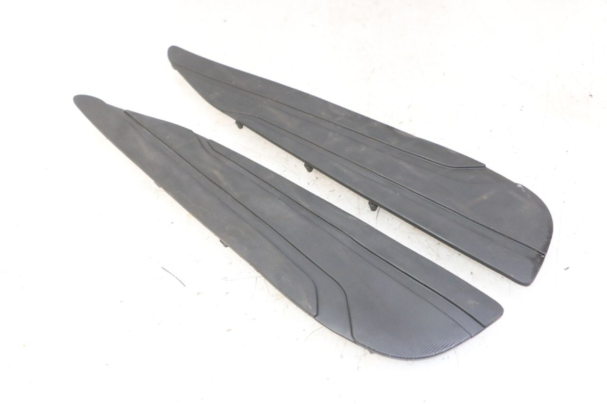 photo de TAPIS MARCHE PIED YAMAHA X-MAX XMAX ABS 250 (2010 - 2012) - Autre angle de vue