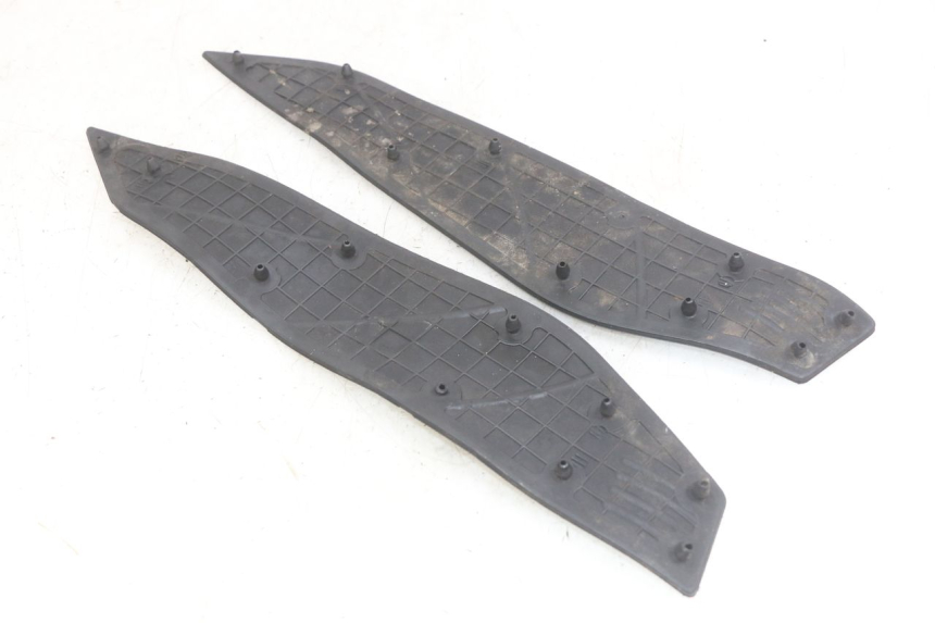 photo de TAPIS MARCHE PIED YAMAHA X-MAX XMAX 250 (2006 - 2009) - Détail de la pièce