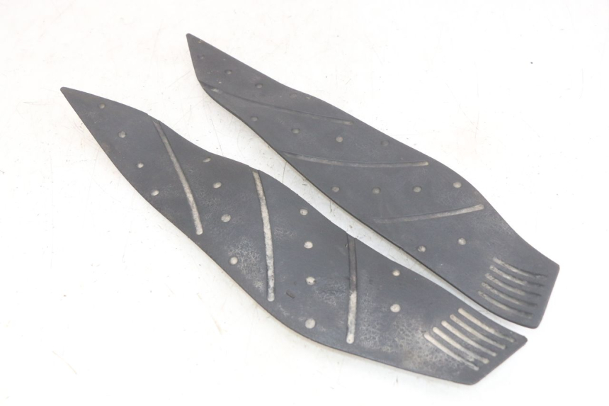 photo de TAPIS MARCHE PIED YAMAHA X-MAX XMAX 250 (2006 - 2009) - Zoom état d’usage